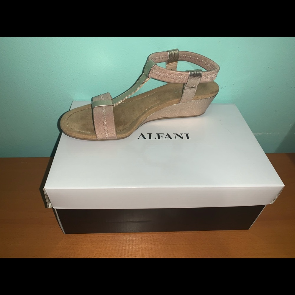 Women’s dressy sandals